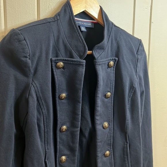 Tommy Hilfiger military band blazer. Super soft, brass buttons, and pockets - Picture 2 of 9